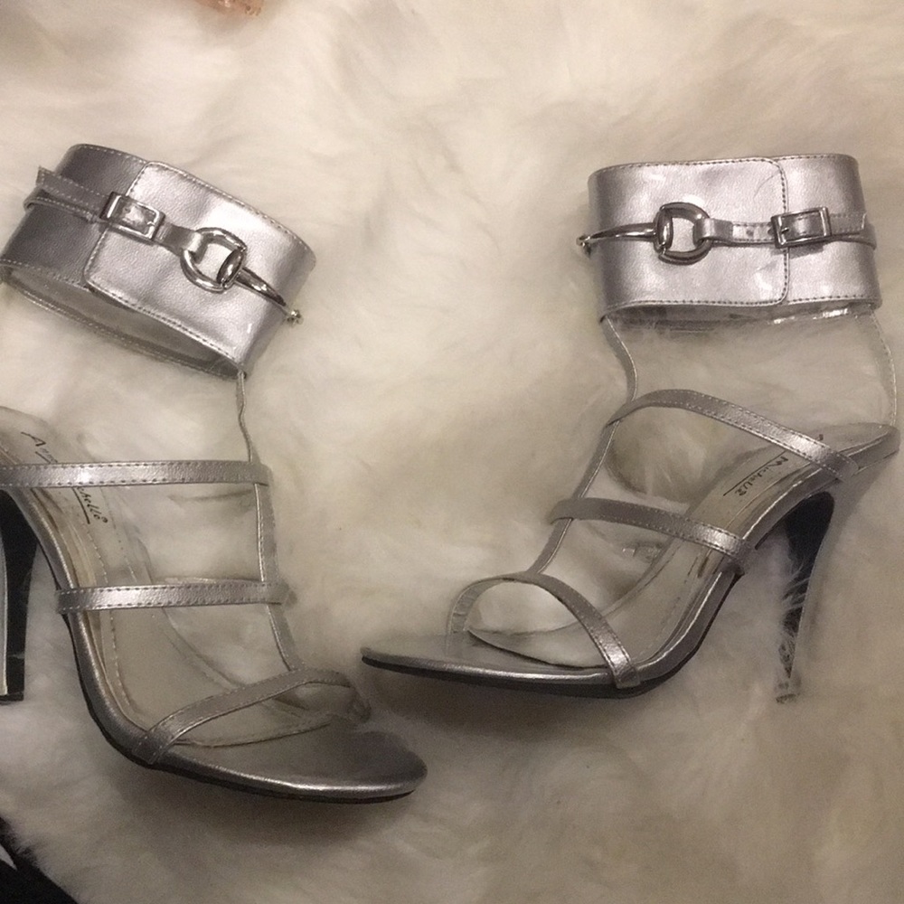 Silver shoes - Picture 3 of 4